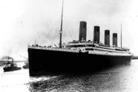 Titanic lämnar Southampton.