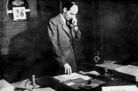 Raoul Wallenberg på sitt kontor på svenska legationen i Budapest, 1945.