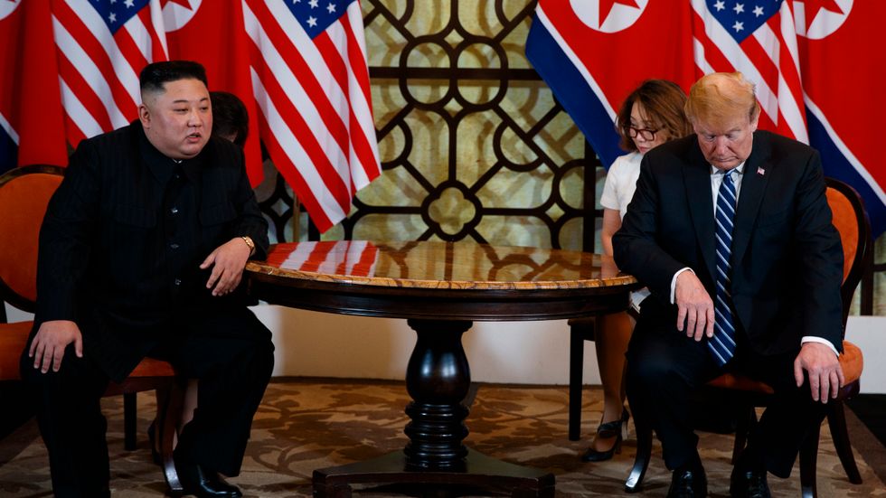 USA:s president Donald Trump under mötet med Nordkoreas ledare Kim Jong-Un i Hanoi i februari. Arkivbild.
