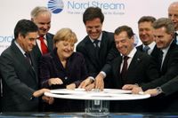 2011: En annan tid. Förbundskansler Angela Merkel (CDU) och Rysslands president Dmitrij Medvedev sluter avtal.