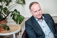 Västerpartiets ledare Jonas Sjöstedt är självkritisk och lovar att fler kvinnor ska få ta större plats i valrörelsen.