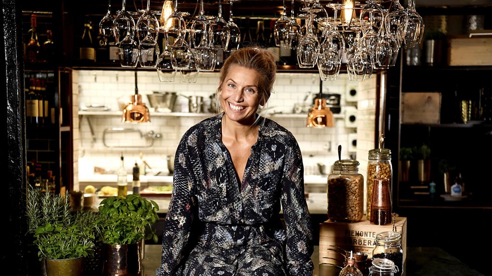 Tina Nordström är aktuell med vinet Tina Barbera Piemonte och kokboken Käka gott månad för månad.