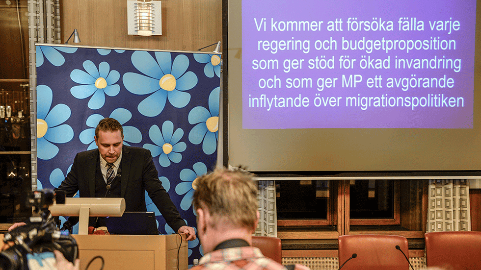 Ska landet någonsin kunna regeras av en minoritetsregering igen? Det skriver Magda Rasmusson, språkrör Grön ungdom. Bilden: SD:s vikarierande partiledare Mattias Karlsson håller pressträff.