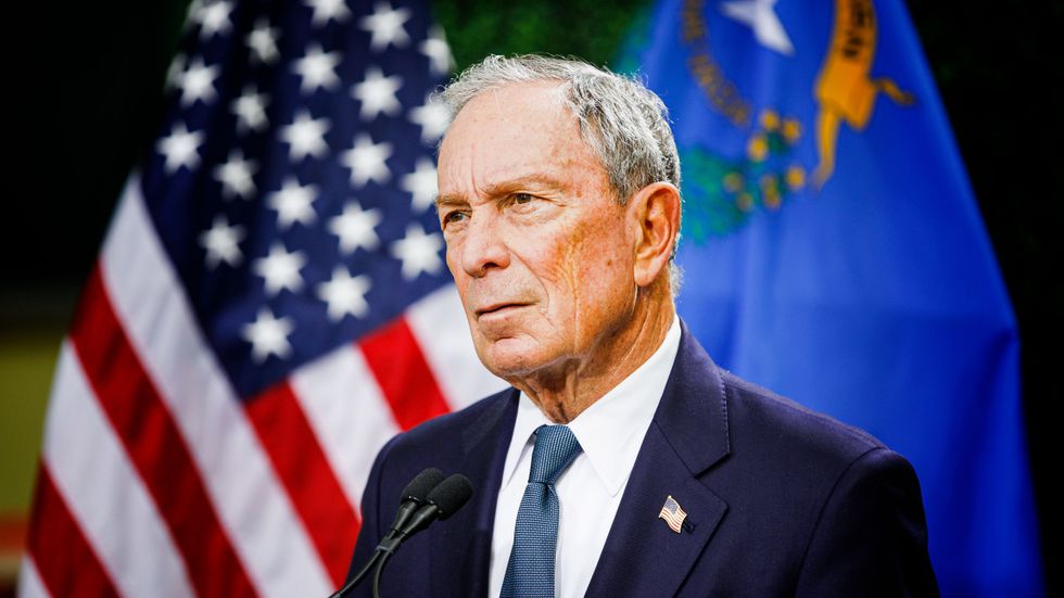 Michael Bloomberg utmanar övriga demokrater i racet om att bli partiets presidentkandidat.