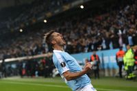 Malmö FF:s lagkapten Markus Rosenberg jublar efter att ha nickat in 1–1 i det nordiska Europa League-derbyt hemma mot FC Köpenhamn. Matchen slutade också 1–1.