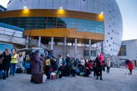 Bussar med ukrainska flyktingar anländer till Globen, Stockholm, den 22 mars. De flesta är kvinnor och barn. 