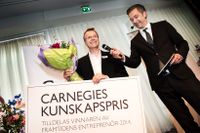 Swedish Pharma kammade hem vinsten i Framtidens entreprenör 2014. Här syns Leif A Eriksson, en av företagets grundare, tillsammans med SvD:s redaktionschef Olle Zachrison.