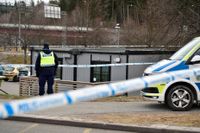 Polisen har spärrat av ett område vid Tumba station söder om Stockholm där en avliden person har hittats.