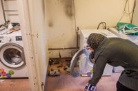 Jokarjos asylboenden har fått flera anmärkningar från Livsmedelsverket, bland annat för bristande hygienrutiner. Mögel på rummen har även förekommit på boendet i Båstad. Här tvättstugan på asylboendet Mälarblick i Strängnäs.