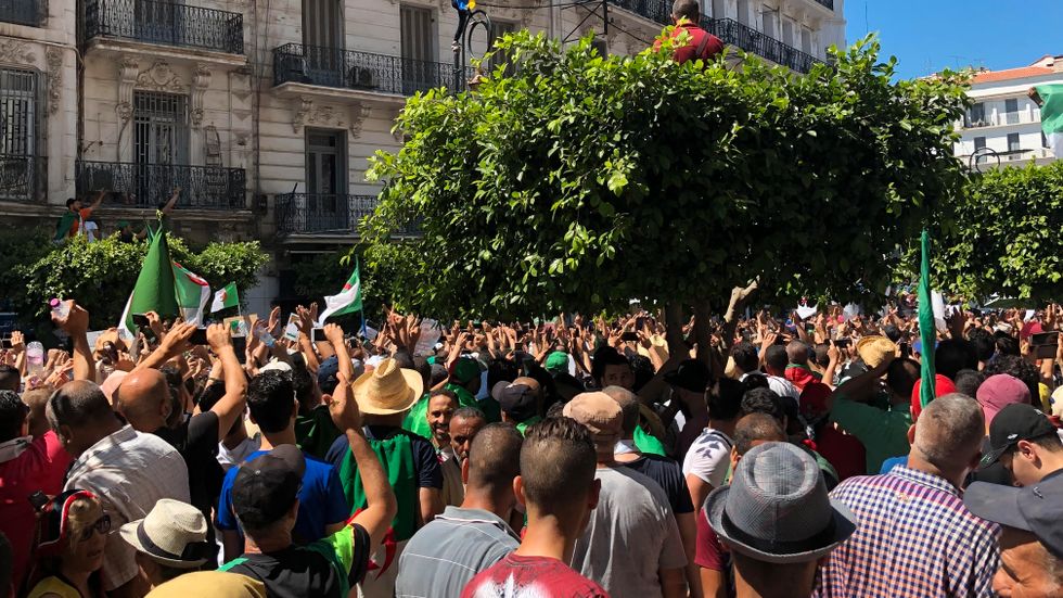 En av de veckovis återkommande demonstrationerna –"hirak" – i Algeriet, juni 2019.