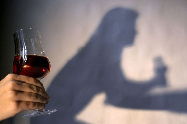 Alkohol: 
Per dag, max:
1,5 dl vin (Kvinnor)
3 dl vin (Män)
På Kreta: Vanlig måltidsdryck men bara 1 procent av energin kom från alkohol.