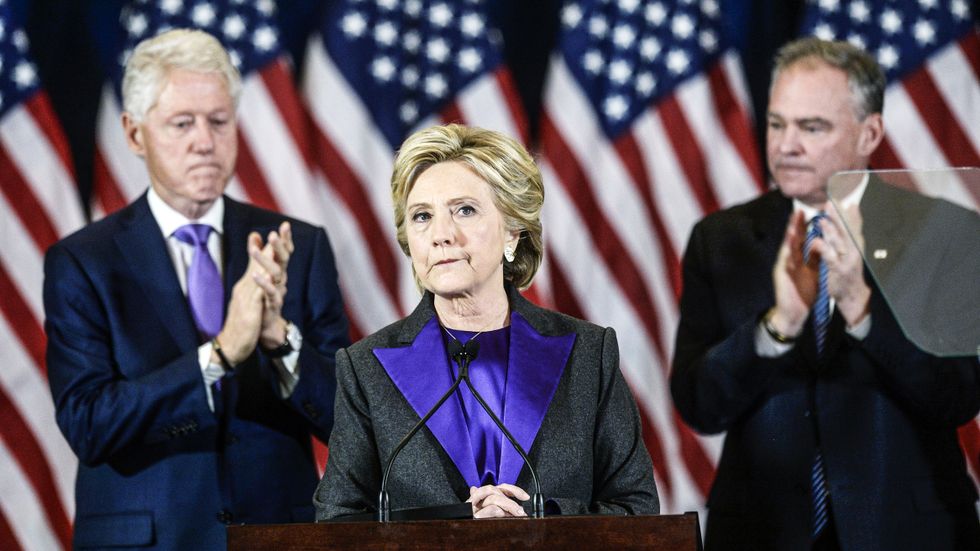 Hillary Clinton erkänner sig besegrad i valet 2016. 