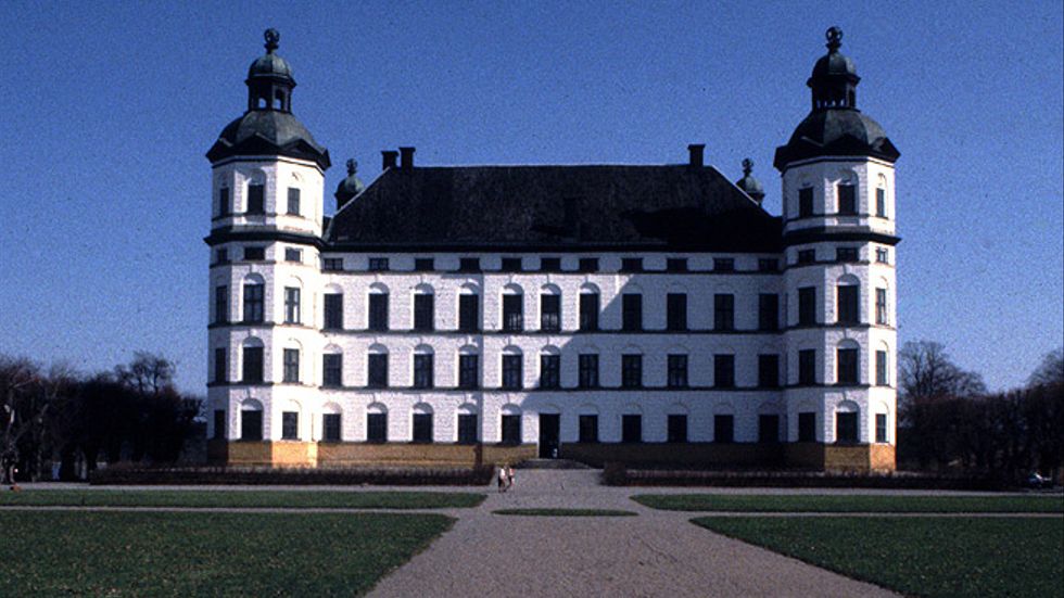 Skoklosters slott uppfördes av Carl Gustav Wrangel under 1600-talet, när den svenska adeln stod som starkast.