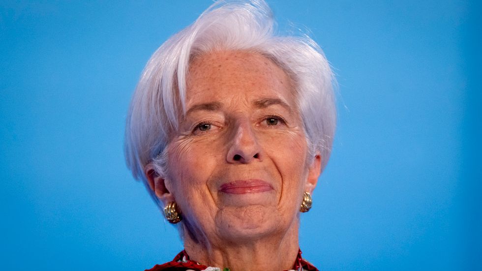 ECB-chefen Christine Lagarde ser ingen motsättning mellan räntehöjningar och likviditetsstöd till banker i kris. Arkivbild.