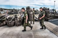 Soldater från Amfibieregementet på Berga förbereder avresan söderut inför den marina jätteövningen Baltops som drar igång i Östersjön i morgon.