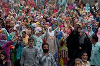 Muslimer i Kashmir visar sitt missnöje med Indiens beslut att överge den artikel i ett regeringsdekret som hittills garanterat regionens särskilda status. Arkivbild.