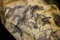 De berömda målningarna i Chauvetgrottan uppskattas vara mer än 30 000 år gamla. I indonesiska grottor har man nu funnit konst som tillkom 10 000 år tidigare. 