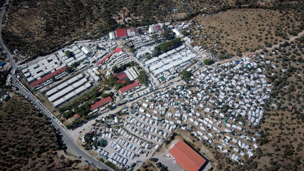 En flygbild över flyktinglägret Moria på ön Lesbos, ett av Greklands största. Arkivbild.