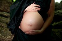 De berättelser om altruistiskt surrogatmödraskap som når oss är ofta solskensberättelser, men i själva verket blir det en normerande effekt, skriver artikelförfattarna. 