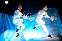 Tobias Ulfvebrand och Hugo Therkelson i ”Snö”, en uppsättning i  samarbete med Dans i Nord inspirerad av Sápmi.
