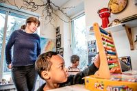 Ulla Messing förskolechef i Kärrtorp med Barnen Eyoab, 3 år och Esey 2 år.