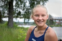 Elise har varit med i Vansbro AIK simklubb i fem år och nu siktar hon på att tävla ännu mer och vara med i större tävlingar.