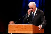 Förre vicepresidenten Joe Biden under sitt tal till John McCain.