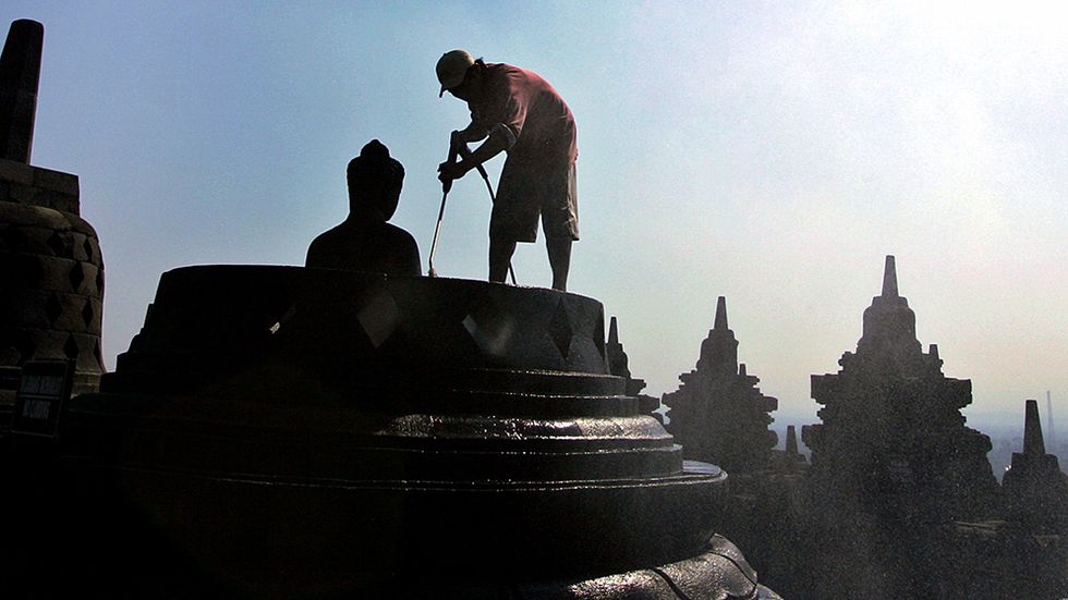 Få sevärdheter kan konkurrera med Borobudur- och Prambanantemplen.