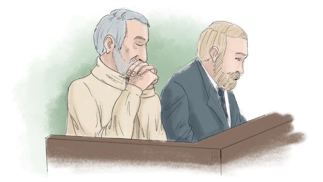 Hamid Noury (till vänster) tecknad i samband med rättegången i Stockholms tingsrätt 2021.