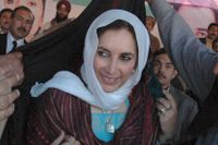 Benazir Bhutto i Peshawar den 26 december 2007, dagen före dådet som avslutade hennes liv.