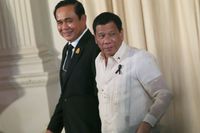Filippinernas president Rodrigo Duterte tillsammans med Thailands premiärminister Prayuth Chan-O-Cha.