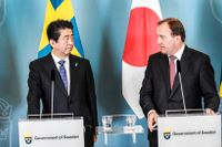 Shinzo Abe och förre statsminister Stefan Löfven i samband med Abes besök i Sverige 2017.