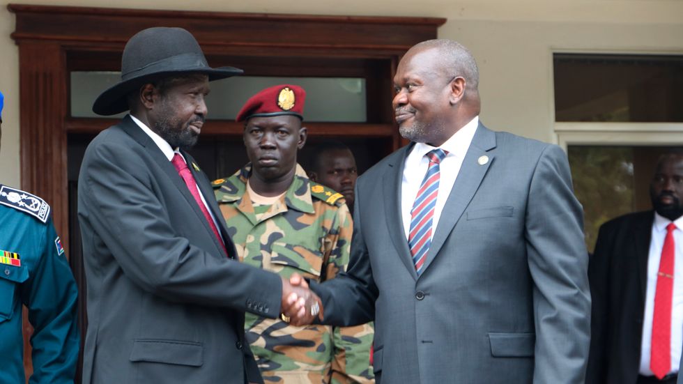 Sydsudans president Salva Kiir (till vänster) och oppositionsledaren Riek Machar i oktober 2019.