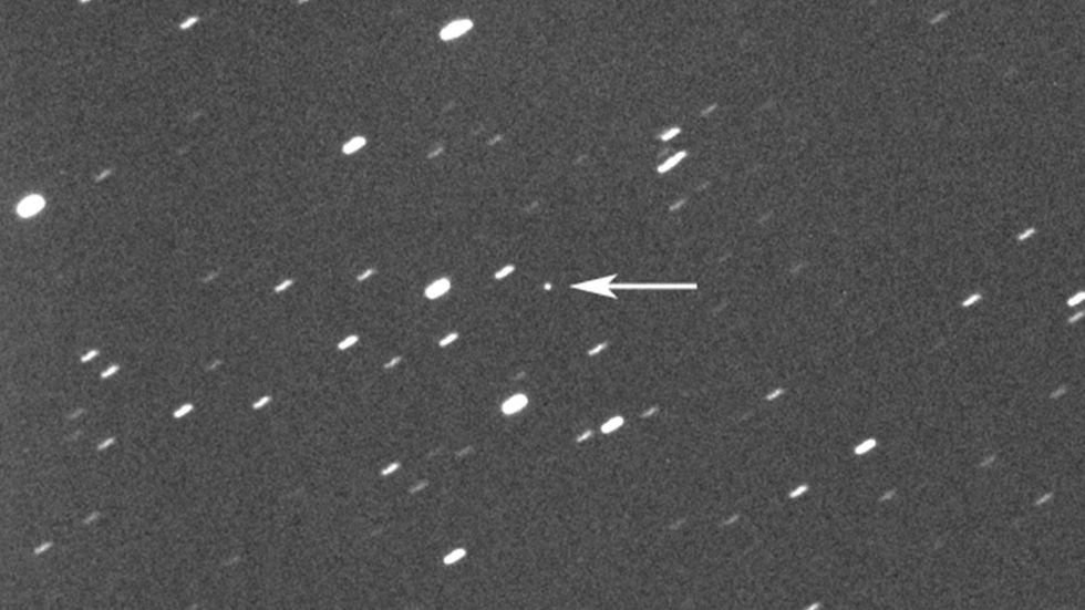 Asteroiden skulle kunna krossa en hel stad, men det finns inga tecken på att den är på väg att träffa jorden, enligt experter.