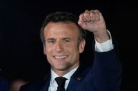 Frankrikes president Emmanuel Macron får fem år till på posten.