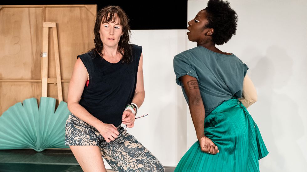 Jenny Nilson och Brittanie Brown i ”Promise land” av Örjan Andersson och Helene Billgren. Verket hade premiär 2020 på Dansens hus i ett samarbete med Riksteatern. 