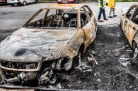 Utbrända bilar i Klockaretorpet 2016. Stadsdelen i Norrköping har nu lämnat listan över utsatta områden. 
