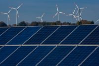 Lösningen är enligt LRF en kombination av flera energislag – att a tillvara alltifrån solenergi och biodrivmedel till biogas, vindkraft och småskalig vattenkraft. Arkivbild.