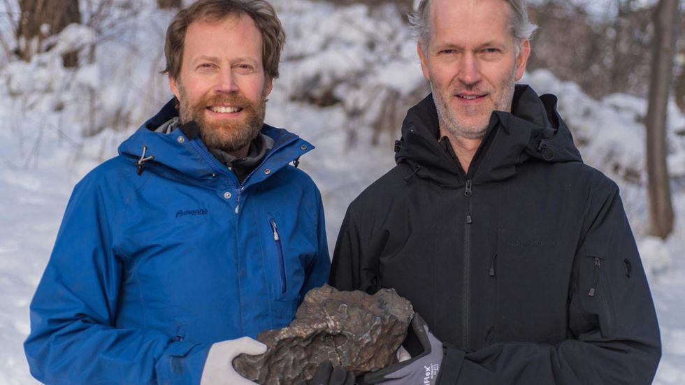 Här är huvudstycket från det observerade meteoritfallet den 7 november 2020. Det väger 14 kilogram och hittades utanför Enköping av Andreas Forsberg och Anders Zetterqvist.