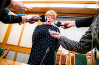 Fremskrittspartiets Siv Jensen aviserar att hennes högerpopulistiska parti lämnar regeringssamarbetet i Norge.