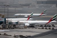 Ett Emirates-flygplan på Dubais flygplats. Arkivbild.