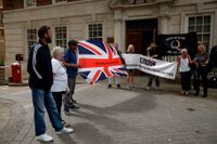 Brexitförespråkare utanför Europahuset i London i onsdags.