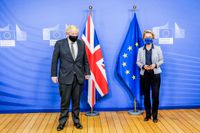 EU-kommissionens ordförande Ursula von der Leyen välkomnar Storbritanniens premiärminister Boris Johnson till Brysselmötet.