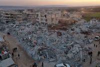 Förödelse efter jordbävningen i staden Jinderis i norra Syrien.