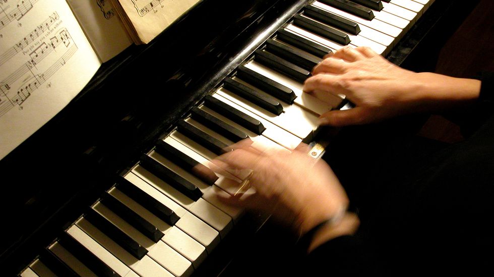 Om du spelar de vita tangenterna på ett piano i ordning, får du C-durskalan.