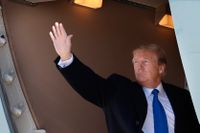 President Trump vinkar till medierna innan han ger sig av mot toppmötet i Hanoi – ett vistelse som av flera skäl kan bli krävande för presidenten. 