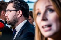 Centerpartiets ledare Annie Lööf motiverade sitt nej till en M/KD-regering stödd stödd av Sverigedemokraterna med att hon inte ville ge ”ett nationalistiskt och populistiskt parti ett avgörande och historiskt unikt inflytande”.
