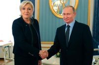 Franska presidentkandidaten Marine Le Pen har genom åren kritiserats hårt för sina kontakter till Rysslands president Vladimir Putin. Arkivfoto.