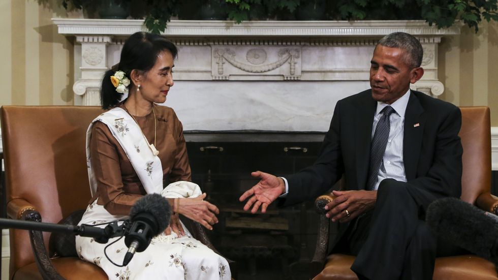 Både Aung San Suu Kyi och Barack Obama har tilldelats Nobels fredspris – och bägge är med på listan över mest kontroversiella utnämningar.