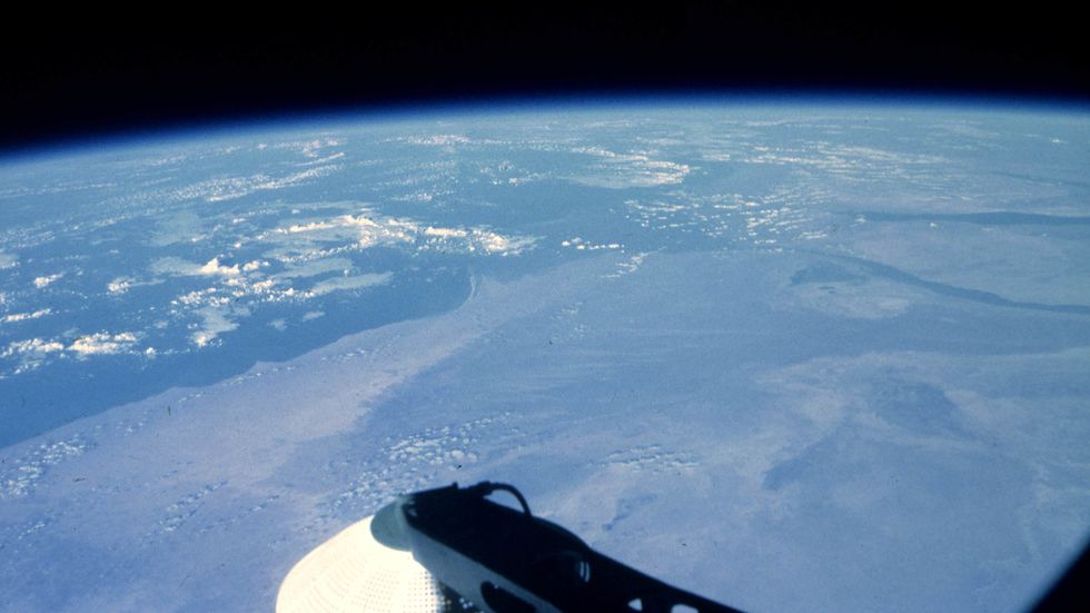Vy över jorden från en rysk Sojuzfarkost. Arkivbilld.
